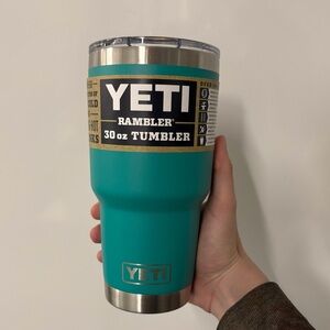 NWT YETI Rambler 30 oz Tumbler - Aquifer Blue